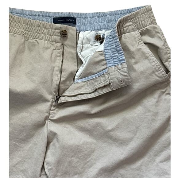Tommy Hilfiger THFLEX Stretch Theo 7" Elastic Waistband Shorts Beige Size XL - Picture 4 of 7